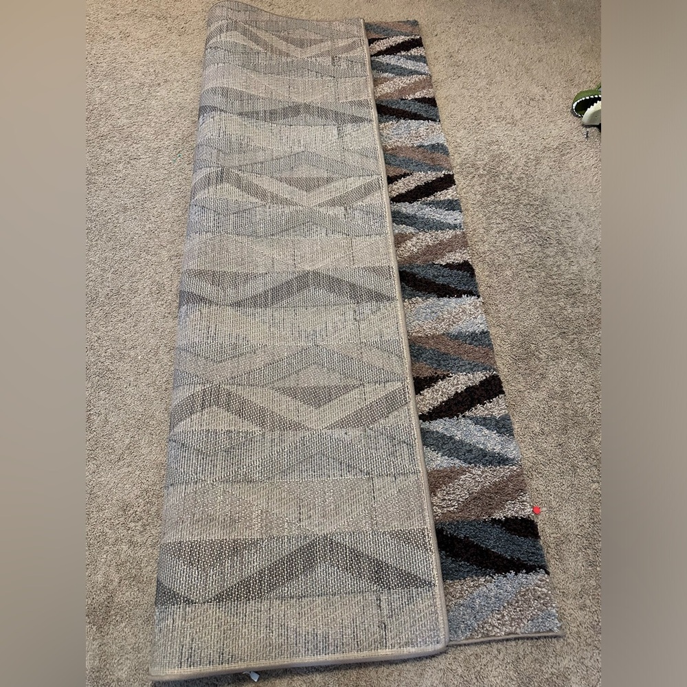 Carpet - Picture 6 of 7